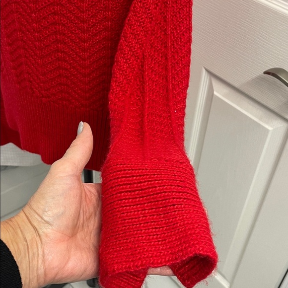 H & M Red Knit Sweater Crew Neck Chevron Pattern Size XS - Picture 7 of 16